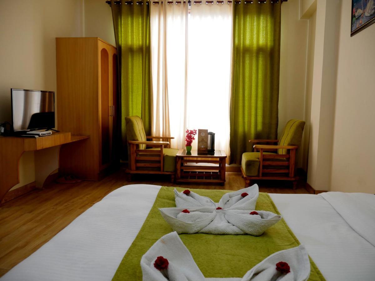 New Ambika International Mall Road Hotel Маналі Екстер'єр фото