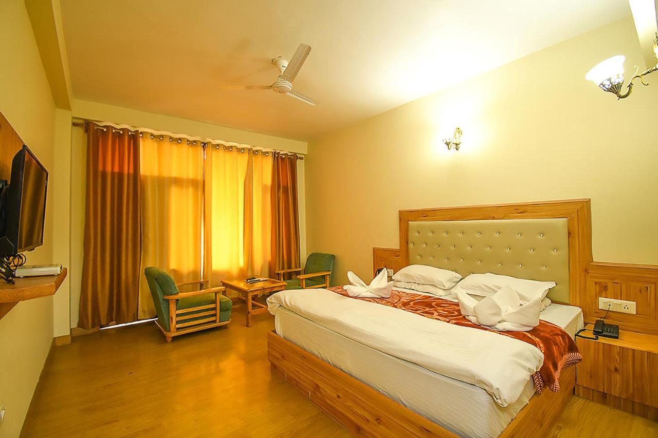 New Ambika International Mall Road Hotel Маналі Екстер'єр фото