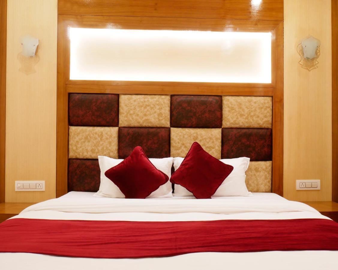 New Ambika International Mall Road Hotel Маналі Екстер'єр фото